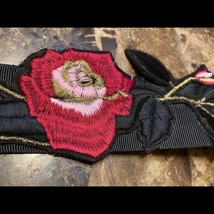 BEAUTIFUL FLOWER CHOKER.